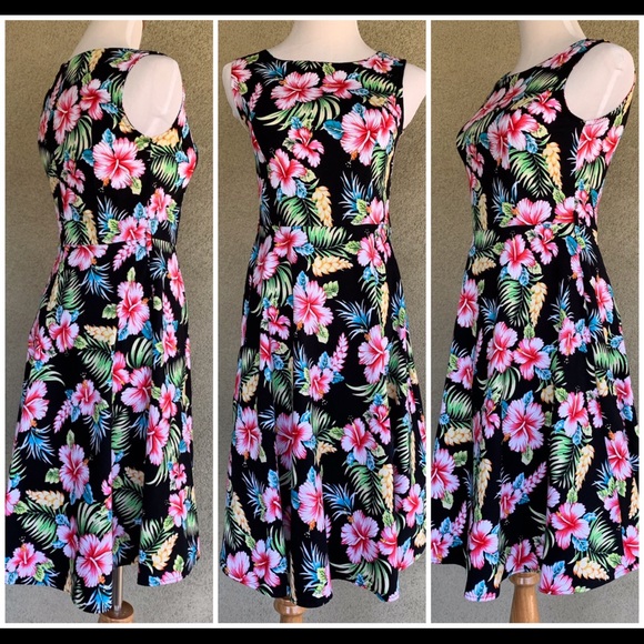 🌺 Hawaiian Floral Fit and Flair Dress Black 🌺 - Picture 3 of 11